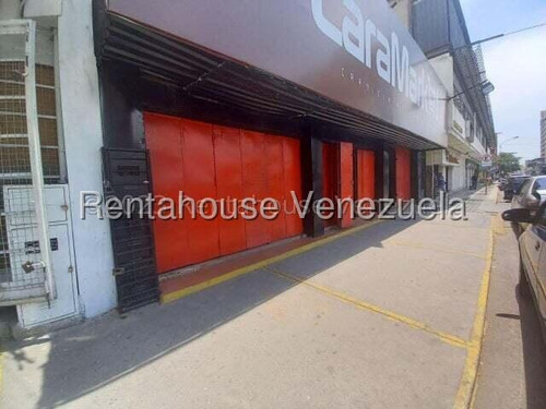 Local Comercial En Alquiler En Barquisimeto Crr 19 Es Amplio Tiene Estrategica Ubicacion Con Area De Oficinas Y Baños Mucho Potencial! Cod 25 10466 Comunicate Soy Gabi Irastorza