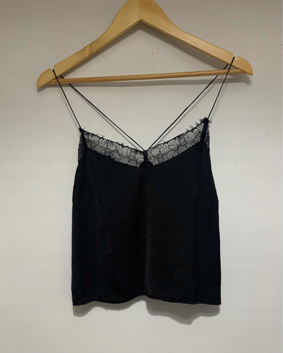 Top Lencero Negro Musculosa Satinada