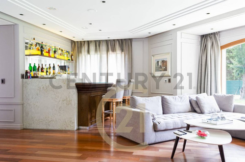 Casa Estilo Frances En Barrio Saint Thomas
