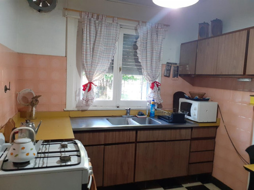 Casa Con Parque Y Pileta En Zona Urbana