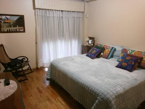 Chalet 4 Amb., 3 Plantas Y De Gran Solidez Constructiva