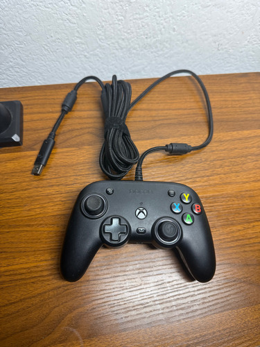 Control Alambrico Pro Compac Compatible Con Xbox One X/s Pc (Usado)