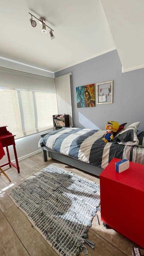 Imagen 25 de 30 de Casa Remodelada En Condominio, La Reina / Julia Bernstein
