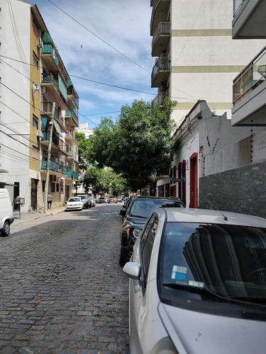 Imagen 8 de 9 de Vendo Cochera Cubierta Edificio Categoria Zona Olivos.
