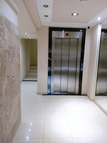 Dueño Vende Piso Exclusivo, Dos Dormitorios, Sin Comision.