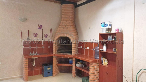 Linda Y Conservada Casa En Urbanismo Privado La Piedad Norte Cabudare Gabriela C