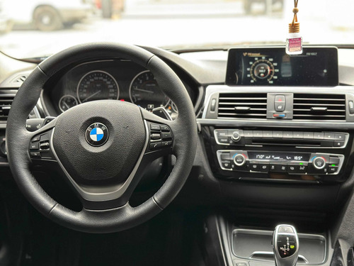 Imagen 17 de 25 de Bmw Serie 3 2016 3.0 330i Sedan Sport Line 252cv