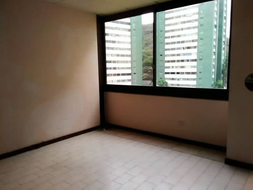 Imagen 4 de 5 de Acogedor Oficina, Con Iluminación Natural, Área 20,65 M2, Cuenta Con Tres Cubículos, Lineal Cantv Y Baño En Pasillo.