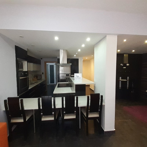 Imagen 5 de 13 de Exclusivo Apartamento Con Hermosa Vista A La Montaña.