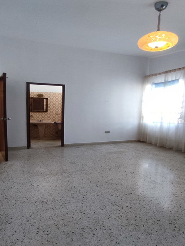 Casa En Venta Los Nisperos Conjunto Cerrado Internet Patio Jardin 2 Plantas Amaoblada Terraza De Los Nisperos Valencia