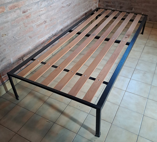 Cama Hierro 1 Plaza. Excelente Negro Simple Industrial (Usado)
