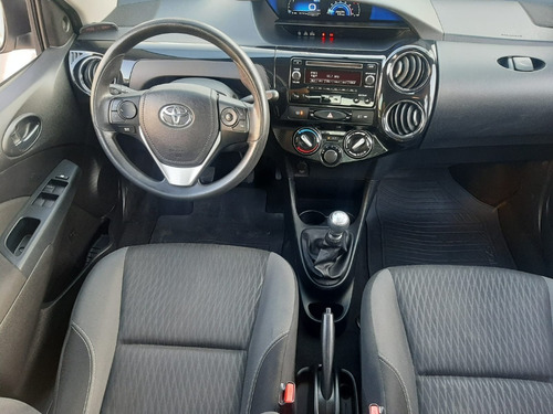 Imagem 4 de 21 de Toyota Etios Hatch Xs 1.5 Flex
