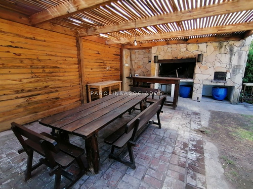 Casa De 5 Dormitorios En Pinares, Punta Del Este- Ref: 2705