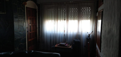 Casa En Venta - 3 Dormitorios 2 Baños - Cochera - 200mts2- La Plata