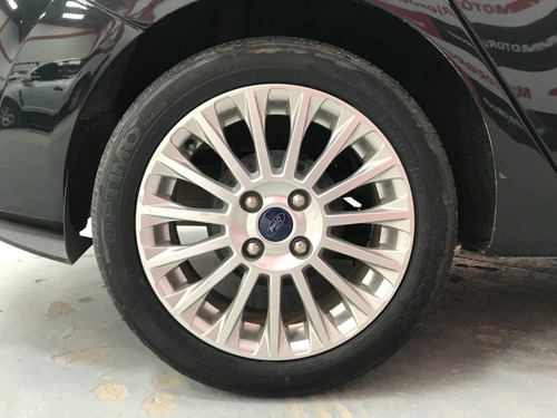 Imagen 10 de 19 de Ford Fiesta Titanium Negro 2014