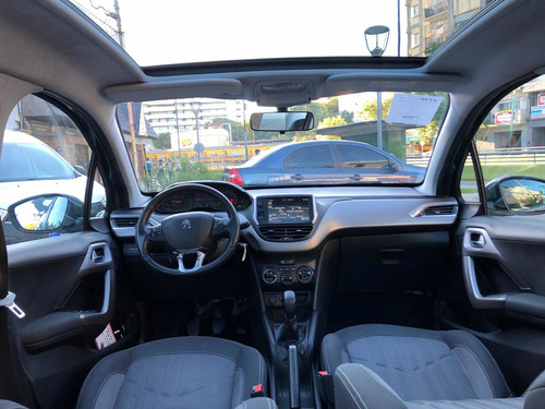 Imagen 8 de 13 de Peugeot 208 2017 1.6 Allure