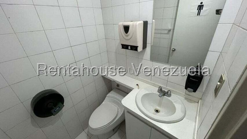 En Venta Local Comercial. - Urb. Chacao.