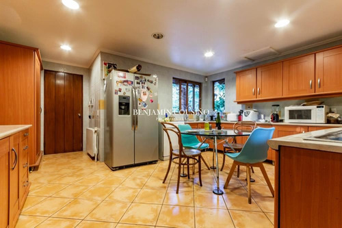 Casa En Arriendo De 4 Dorm. En Colina