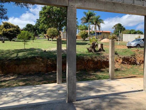 Imagem 9 de 14 de 3.500 M², 02 Dormitórios, Portão Eletrônico E Poço !!