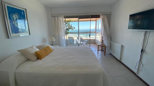 Departamento Con Muy Buena Vista En Punta Del Este- Ref: 3326