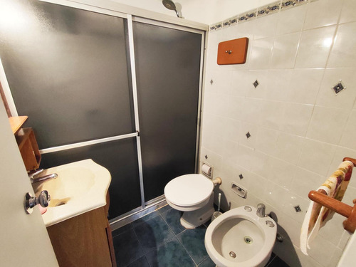 Venta Apartamento De 3 Dormitorios Con Hermosa Vista Al Despejada - Parque Rodó A Pasos De La Rambla. Con Renta Inversor