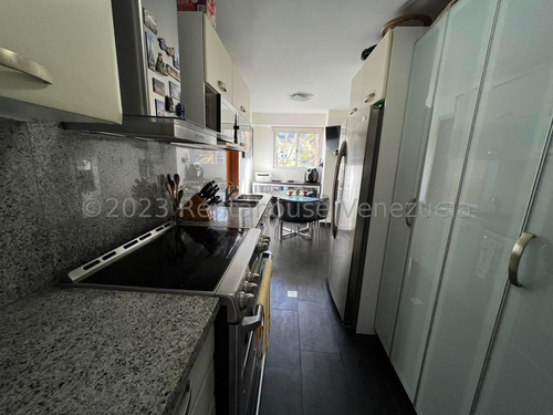 Bello Apartamento Remodelado En Venta Lomas Del Club Hípico 24-9466 A(2)