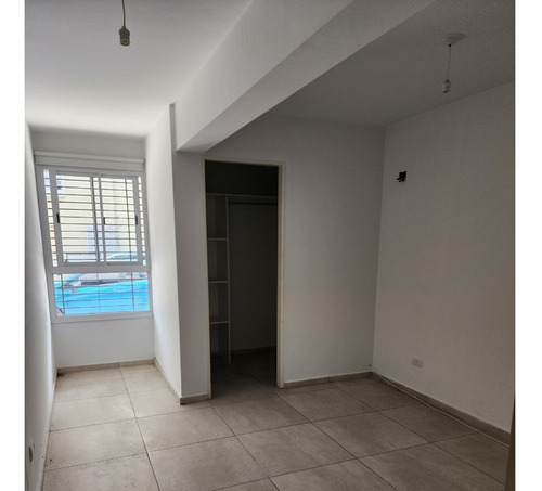 Imagen 7 de 13 de Vendo Departamento 2 Dormitorios, 2 Baños, Patio, Terraza Con Pileta B° A. Alberdi