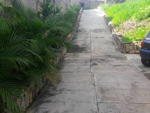 Imagen 10 de 11 de En Venta Amplio Terreno En Colinas De Guataparo Valencia, Totalmente Cercado Con Pared Perimetral