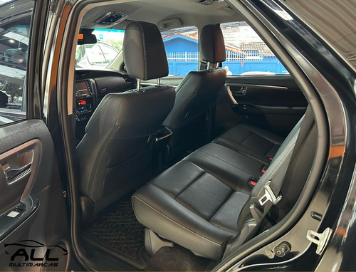 Toyota Hilux SW4 2.8 D-4D TURBO DIESEL SRX 7L 4X4 AUTOMÁTICO