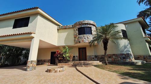 Annic Coronado Vende Casa En Las Morochas, San Diego. Excelentes Acabados. Ref. 225571