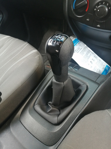 Imagen 1 de 3 de Pera Pomo + Forro Sin Base Palanca Cambios Chevrolet Sail