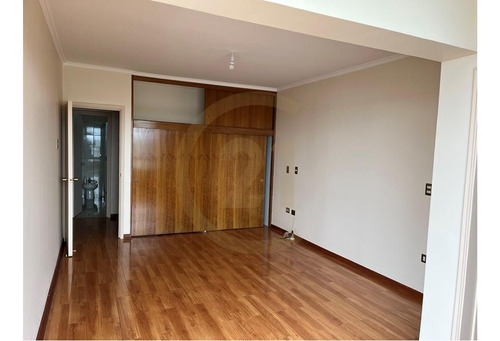 Venta Amplio Depto 3d + Servicios. Centro Chillán