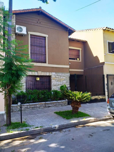 Excelente Chalet En 2 Plantas Reciclado En Inmejorable Zona