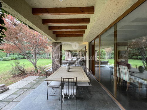 Casa En Venta De 6 Dorm. En Lo Barnechea
