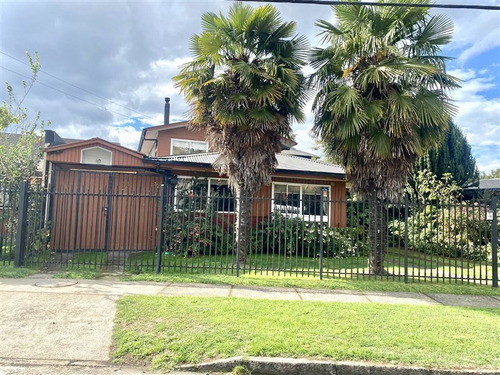 Casa En Venta De 5 Dorm. En Temuco