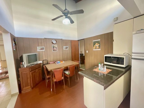 Venta De Casa Con Garage Para 2 Autos En Parque Avellaneda