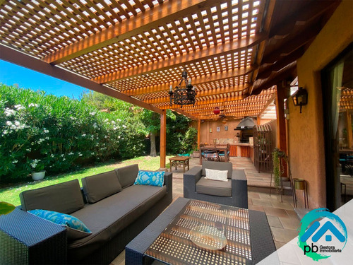 Casa En Condominio Cerro Aguas Claras , Manquehue Oriente Lb
