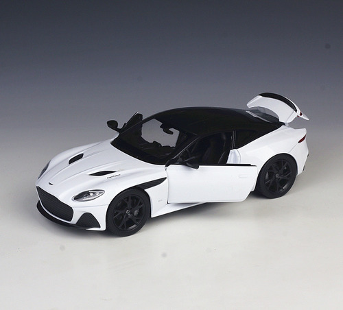 Aston Martin Dbs Superieggera Welly 1:24 Color Blanco