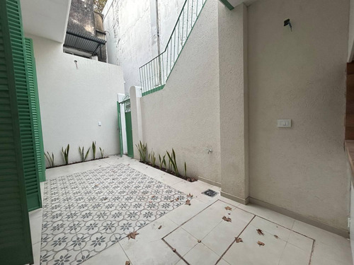 Venta - Casa De Pasillo De Dos Dormitorios, Reciclada. Echesortu, Rosario. Acepta Permuta.