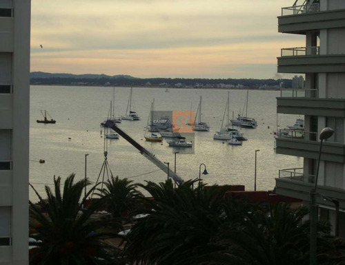 Precioso Apartamento Con Vista Al Puerto De Punta Del Este, Ubicado En La Peninsula.- Ref: 1386