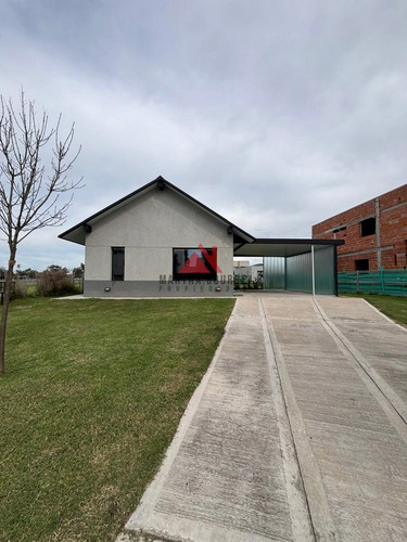 Casa En Venta En Santo Tomas, Pilar, G.b.a. Zona Norte