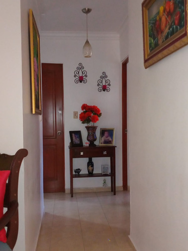 Vendo Apartamento En 2do Piso En El Residencial Carmen Renata 3, Pantoja, Santo Domingo Oeste