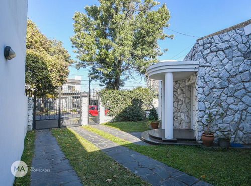 Venta Casa Barrio Cura Rosario 3 Dormitorios Jardín Piscina