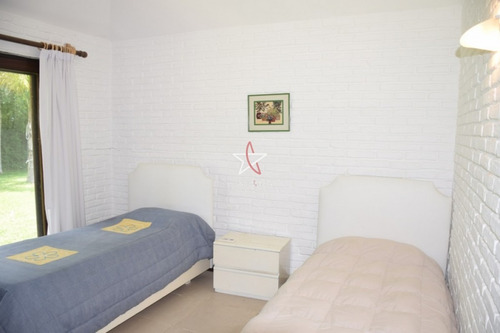 Casa En Roosevelt, 3 Dormitorios *- Ref: 837