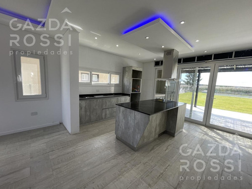 Imagen 7 de 15 de Moderna Y Amplia Casa Con Piscina A Estrenar En Cruz Del Sur, Canning!