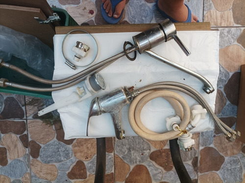 Imagen 2 de 10 de Artículos Eléctricos, De Pesca, Sanitaria Y Otros.