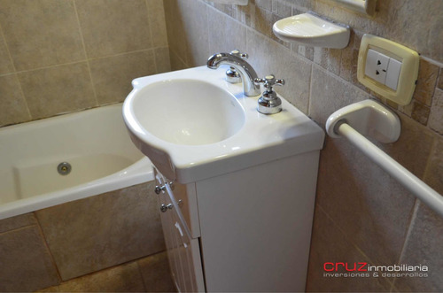 Vendo Casa Barrio Privado 4 Ambientes, 2 Baños, Pileta