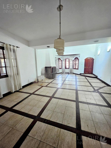 Casa En Venta 5 Amb En Parque Leloir