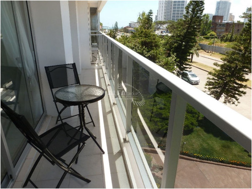 Imagen 12 de 30 de Simpatico Departamento En Punta Del Este
