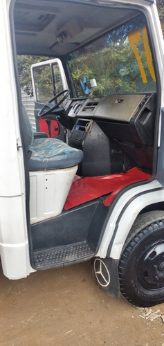 Imagem 3 de 8 de Mercedes Benz 710